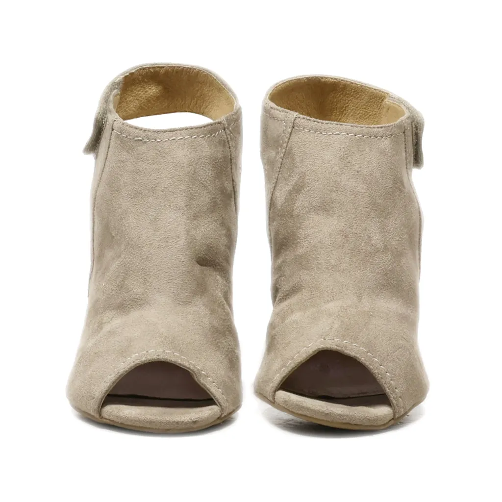 5Th Avenue Mid-Heel Shoes Suede Grey Colour For Women
