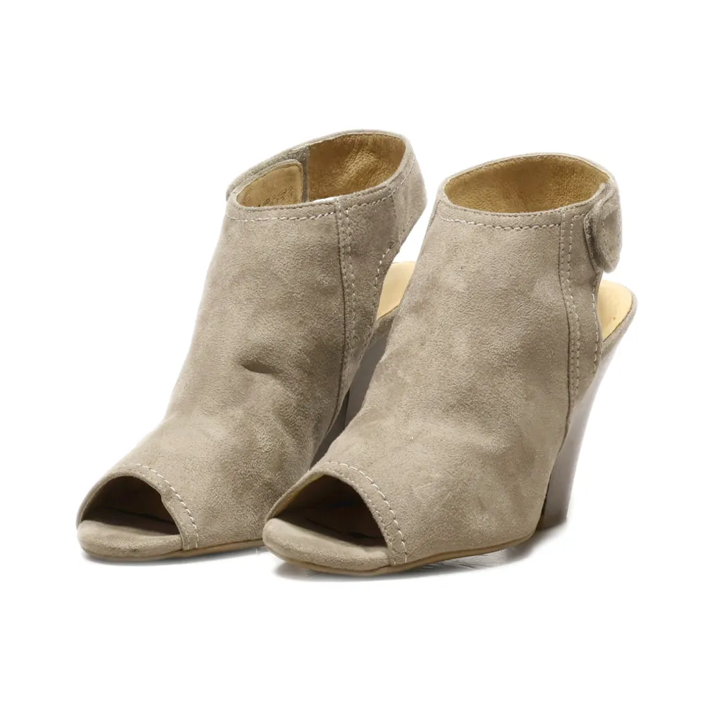 5Th Avenue Mid-Heel Shoes Suede Grey Colour For Women