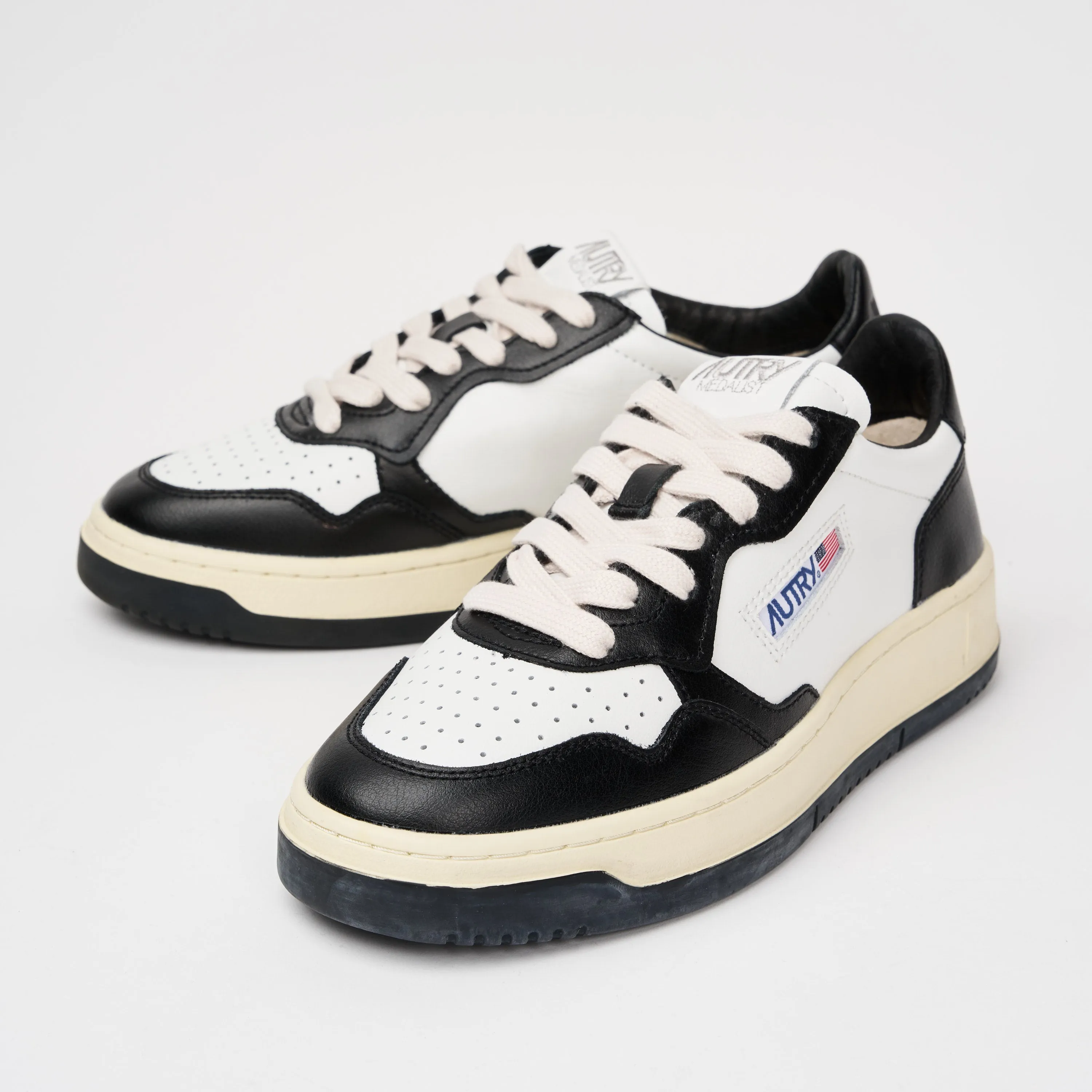 Autry Sneakers in Pelle Bicolor Bianco Nero 4044