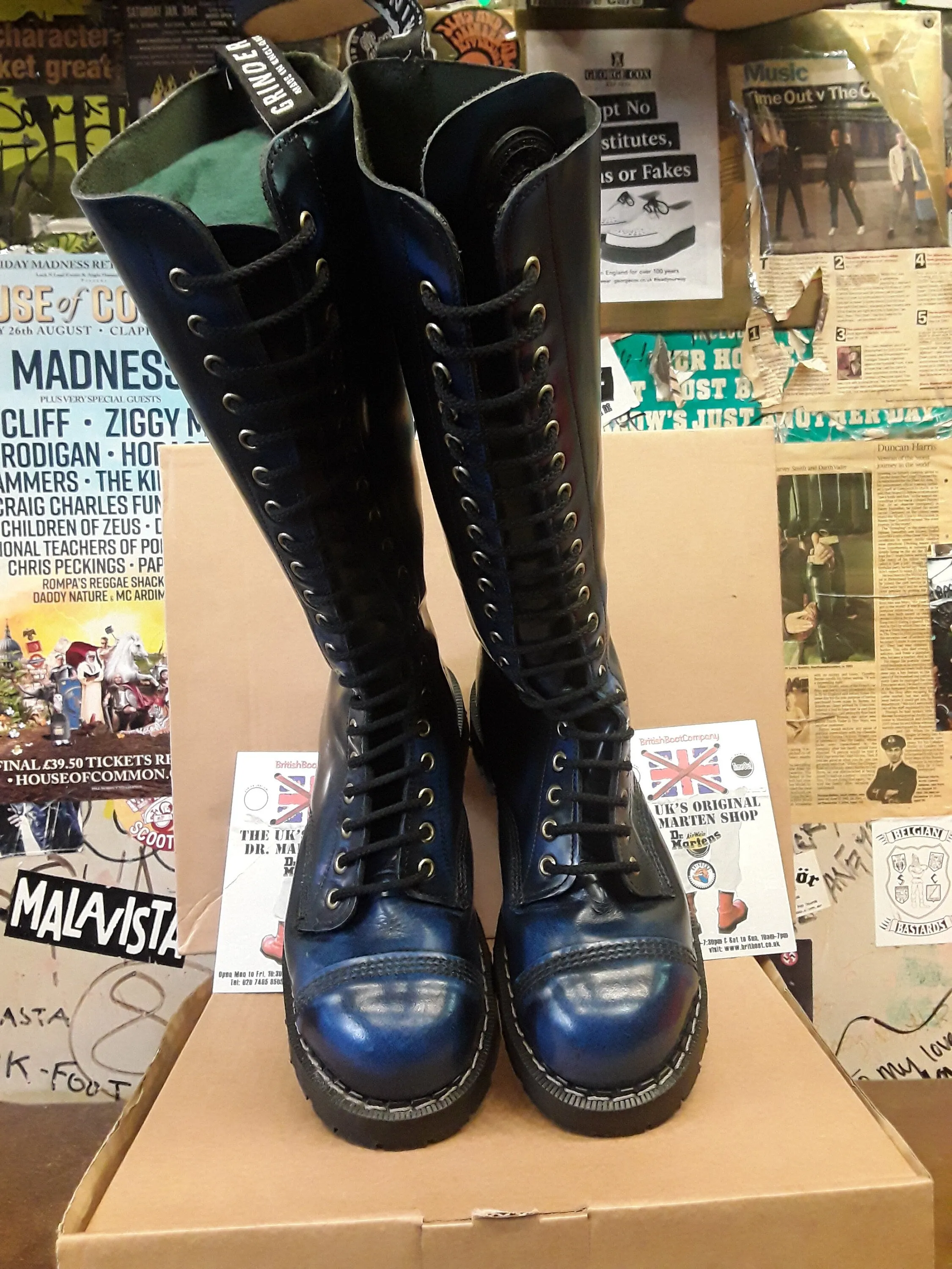Grinders Made in England Blue Rub Off 20 Hole Steel Toe Boots Size 8