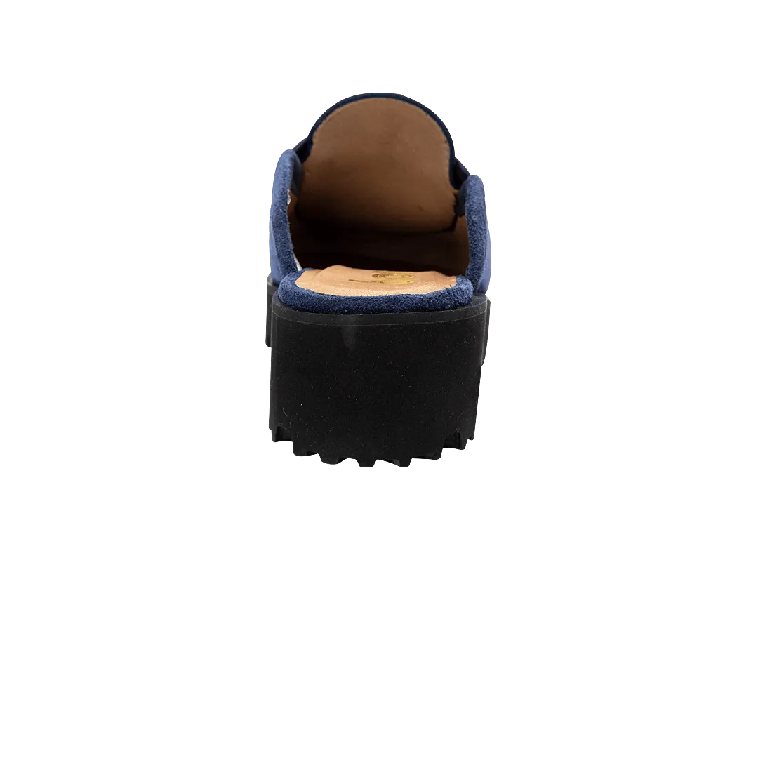 Mule in aster-colored leather