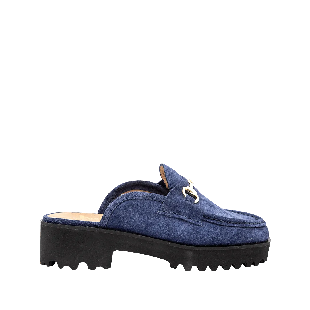 Mule in aster-colored leather