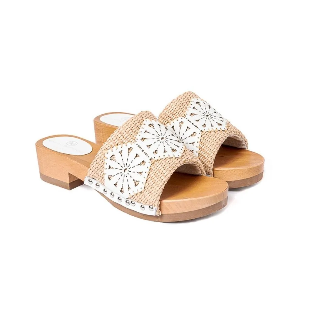 Sandalo Giulia platform in legno e tomaia in rafia e pelle di vitello laserata con disegno pizzo geometrico