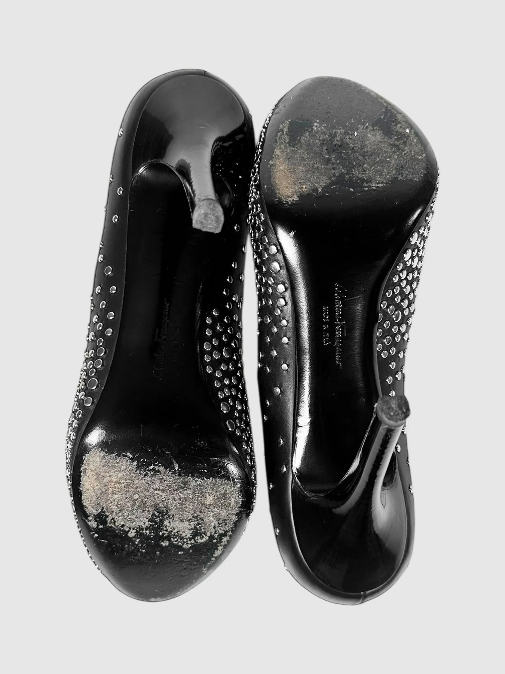 Studded Sina Louvre Vara Bow Pumps - Size 8.5